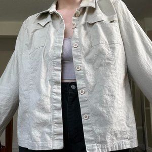 Linen Collared Button-Up Blouse.